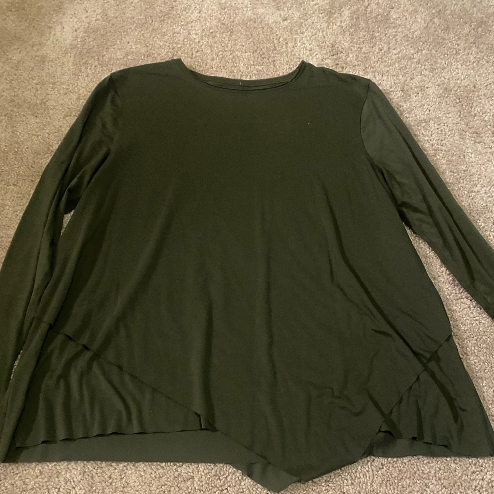 Lululemon Size 8 dark green long sleeved shirt